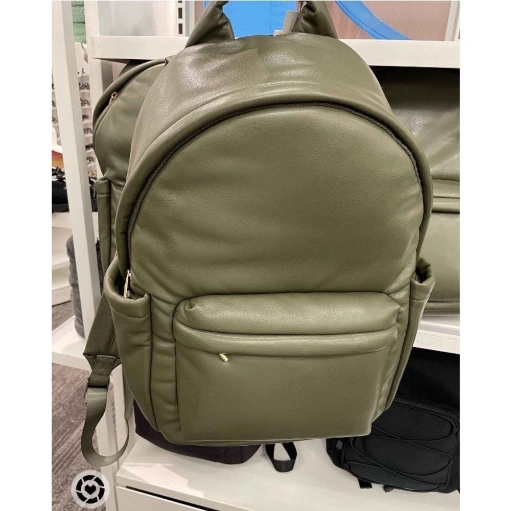 Puff Dome Backpack - A New
Da™ Green new